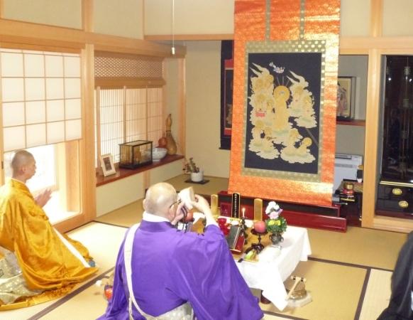 お勤めの様子