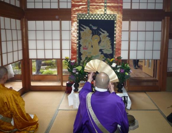お勤めの様子